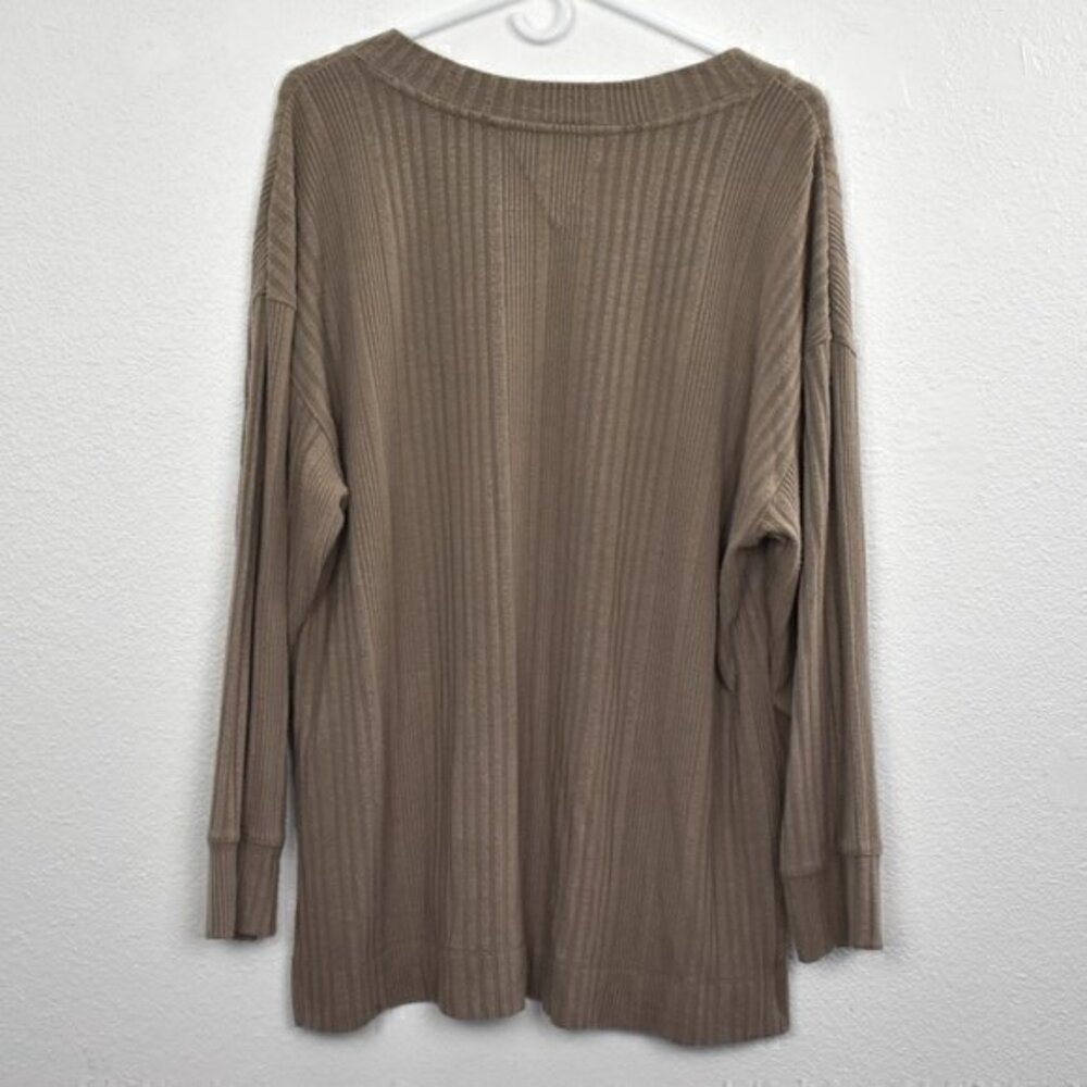 Andrew Marc Ladies Ribbed V-Neck Long Sleeve Top Size X-Large Gently Used - Picture 3 of 5